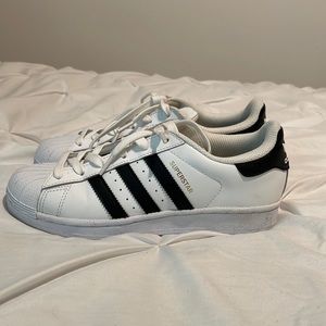 Women’s ADIDAS Superstar shoes black and white.